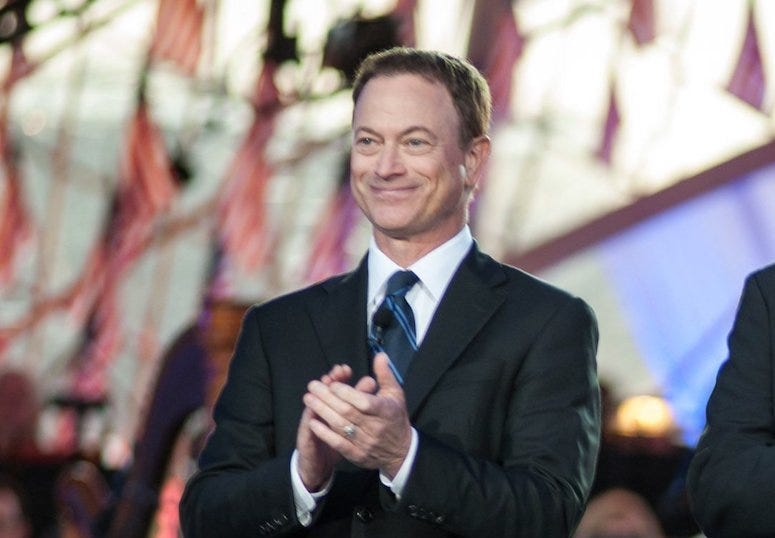 Gary Sinise, Suit, Clapping, National Memorial Day Concert, 2013
