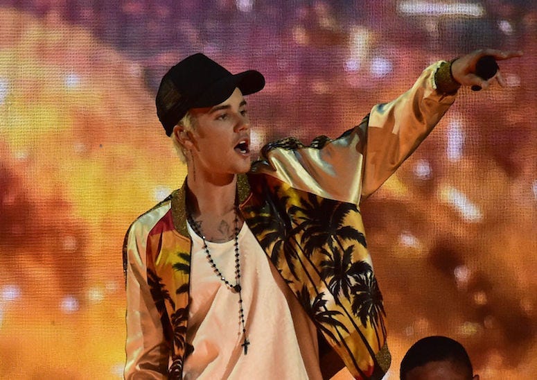 Justin Bieber, Concert, Singing, Dancing, Pointing, 2016