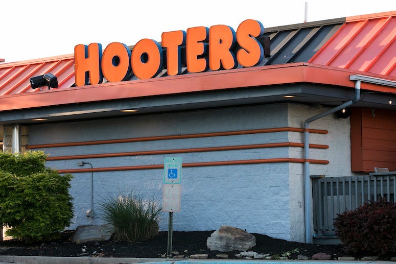 Hooters, Restaurant, Exterior, Logo, 2020