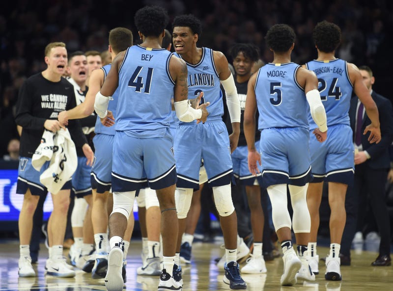 Villanova Wildcats players celebrate during a timeout