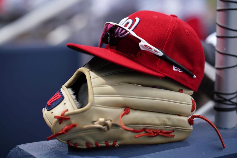 nationals_hat_glove