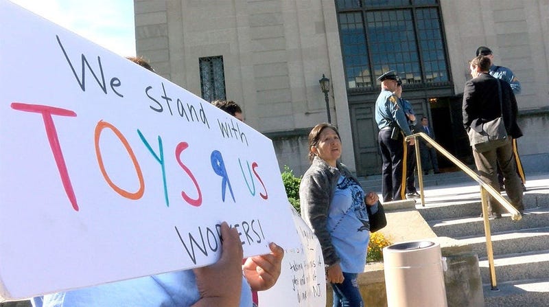 Toys R Us employees