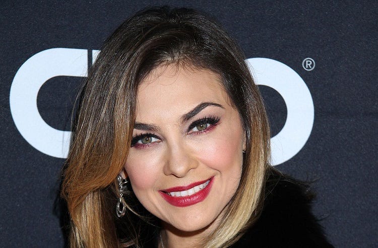 Aracely dice que si alguien quiere saber algo de Luis Miguel le pregunt a l! Aracely Arambula Lavoz Aracely dice que si alguien quiere saber algo de Luis Miguel Ale preguntA a Al
