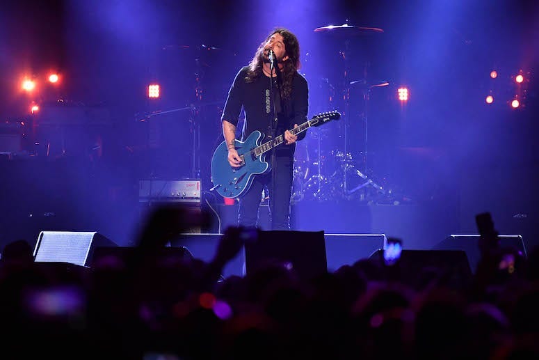 Dave Grohl, Foo Fighters, Chris Cornell Tribute, Concert, Guitar, 2017
