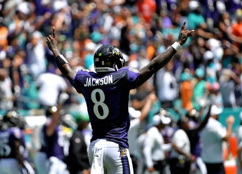 Lamar Jackson celebrates a touchdown pass