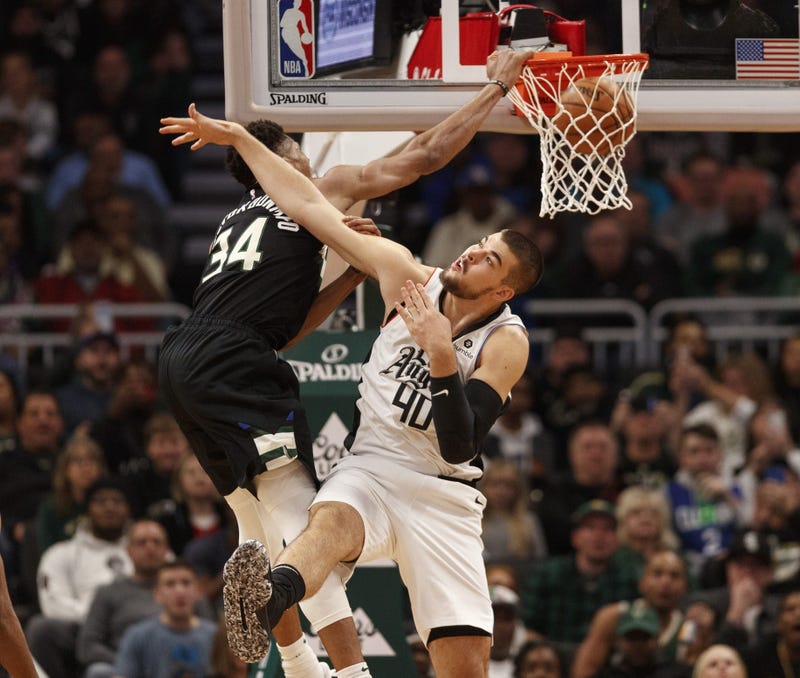 Giannis dunks on Zubac