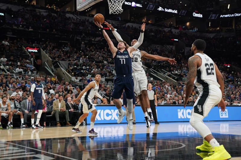 Dallas Mavericks at San Antonio Spurs