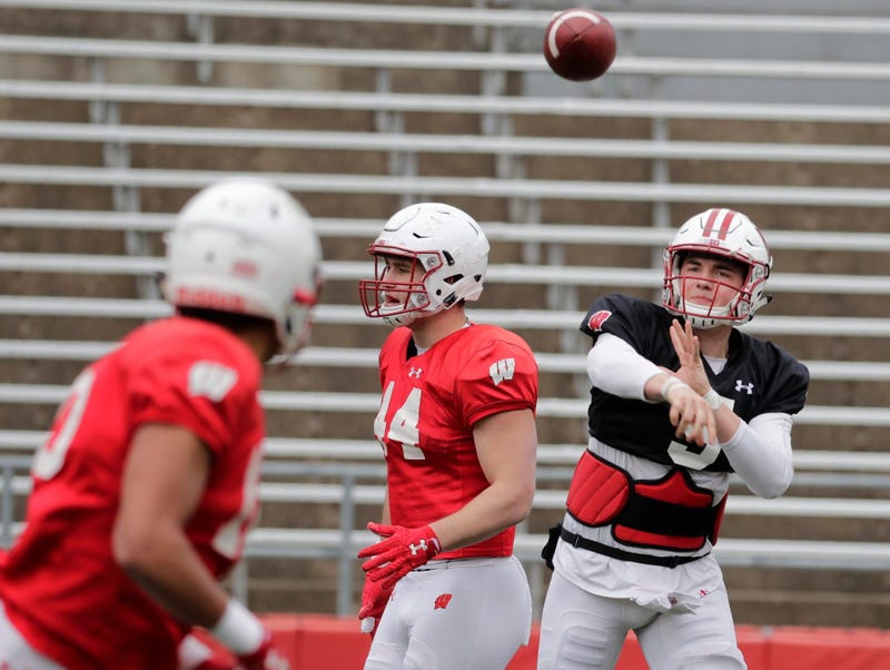 Big Ten football season set to begin on Labor Day weekend