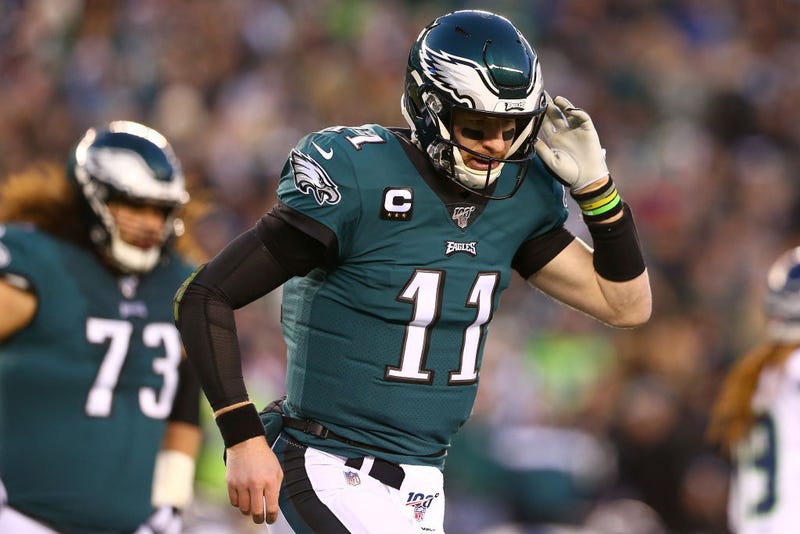 Carson Wentz jogs onto the field with the Eagles.