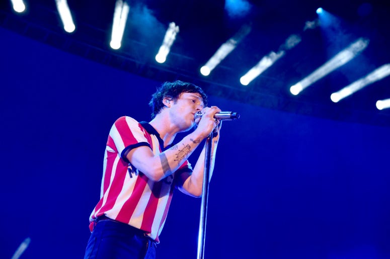 Matthew Shultz of Cage the Elephant performs onstage at KROQ Weenie Roast y Fiesta 2017 Matthew Shultz of Cage the Elephant performs onstage at KROQ Weenie Roast y Fiesta 2017