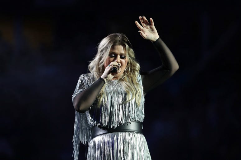 Singer-songwriter Kelly Clarkson performs Singer-songwriter Kelly Clarkson performs