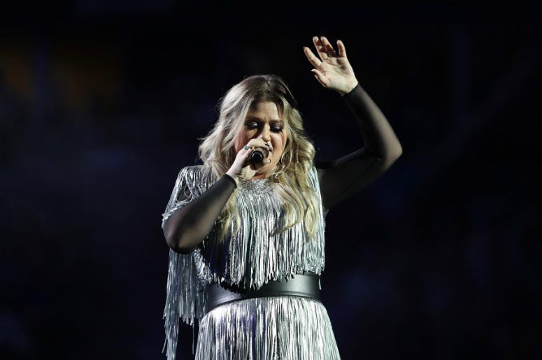 Singer-songwriter Kelly Clarkson performs Singer-songwriter Kelly Clarkson performs