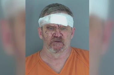 Pervert gets beat up after looking at little girl in Cracker Barrel bathroom