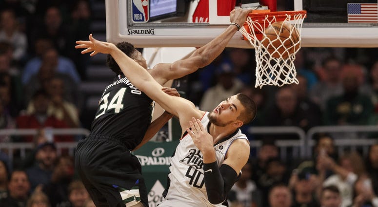 Giannis dunks on Zubac