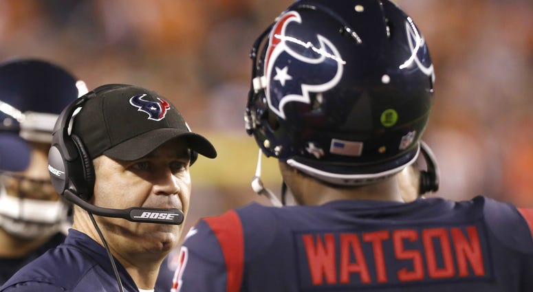Houston Texans head coach Bill O'Brien (left) talks with quarterback Deshaun Watson (4) during the first half against the Cincinnati Bengals at Paul Brown Stadium. NFL: Houston Texans at Cincinnati Bengals