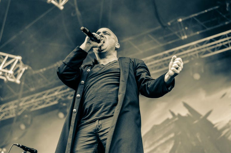 Disturbed is an American rock band that formed when guitarist Dan Donegan, drummer Mike Wengren and bassist Steve Fuzz Kmak hired vocalist David Draiman in 1996. Disturbed is an American rock band that formed when guitarist Dan Donegan, drummer Mike Wengren and bassist Steve Fuzz Kmak hired vocalist David Draiman in 1996.