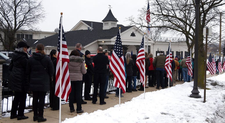 When John James Murphy died in Elgin last month, he was an "unclaimed veteran" whose relatives couldn't be found or contacted to take care of his burial. Hundreds of people from Elgin and as far as Chicago, Aurora and Naperville attended
