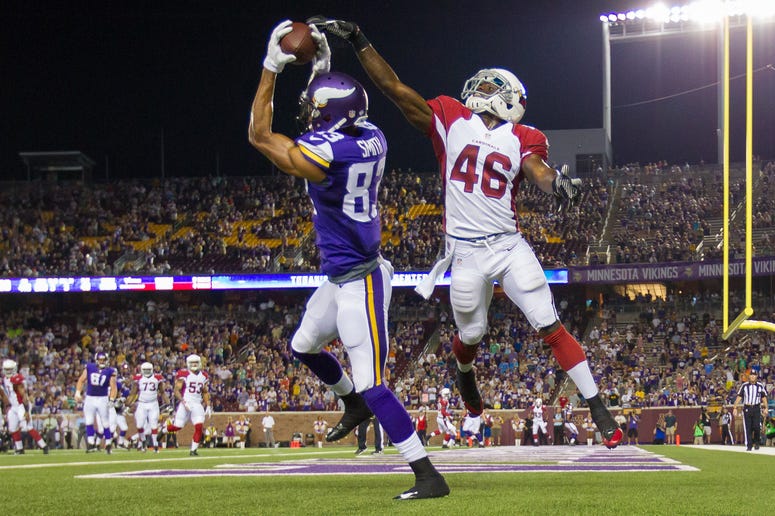Minneapolis, MN, USA; Minnesota Vikings wide receiver Rodney Smith (83) catches a touchdown in front of Arizona Cardinals cornerback Jimmy Legree (46) the fourth quarter at TCF Bank Stadium Minneapolis, MN, USA; Minnesota Vikings wide receiver Rodney Smith (83) catches a touchdown in front of Arizona Cardinals cornerback Jimmy Legree (46) the fourth quarter at TCF Bank Stadium