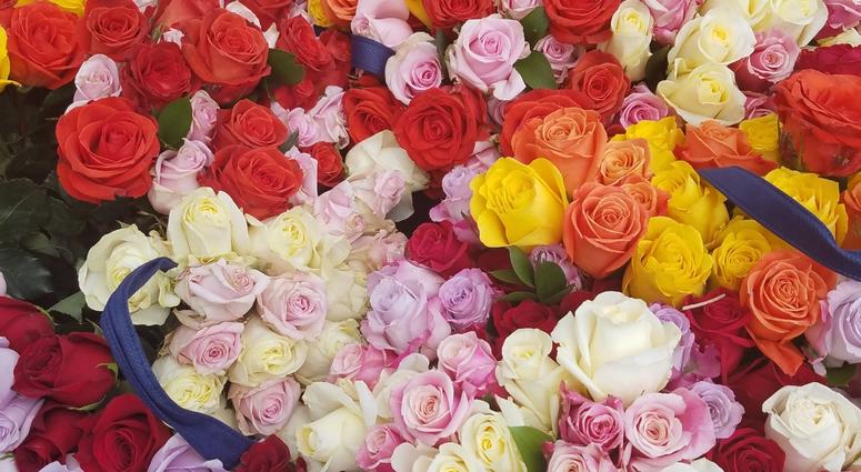 The Memorial Flowers Foundation brings blooms to Arlington National Cemetery graves. MemorialDayFlowers