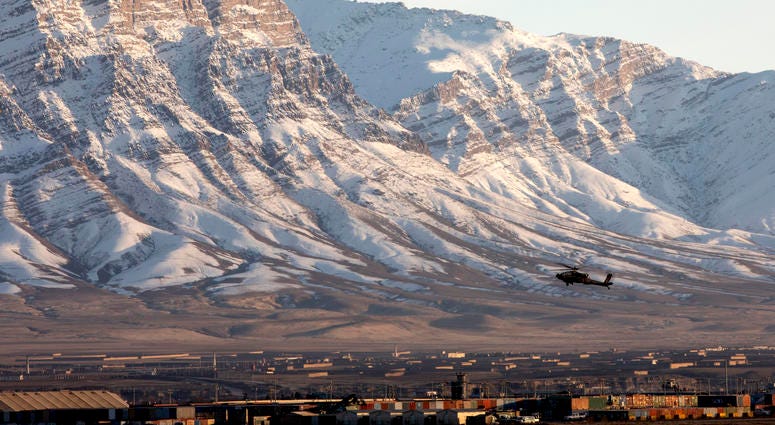 An AH-64 Apache flies near Bagram Airfield, Afghanistan 4thInfantryDivisionPublicAffairsOffice