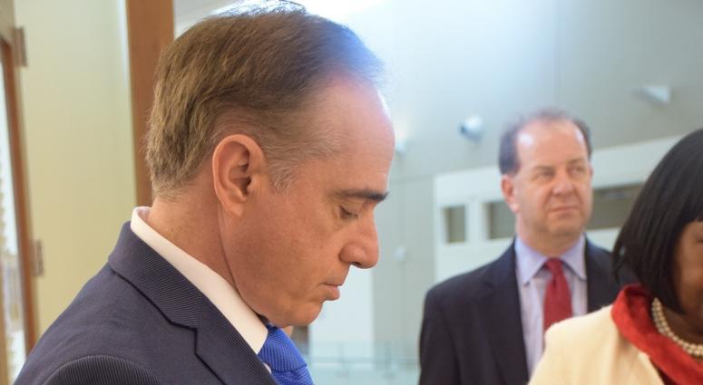 Sec. Dacid Shulkin during a visit to Walter Reed Army Medical Center
