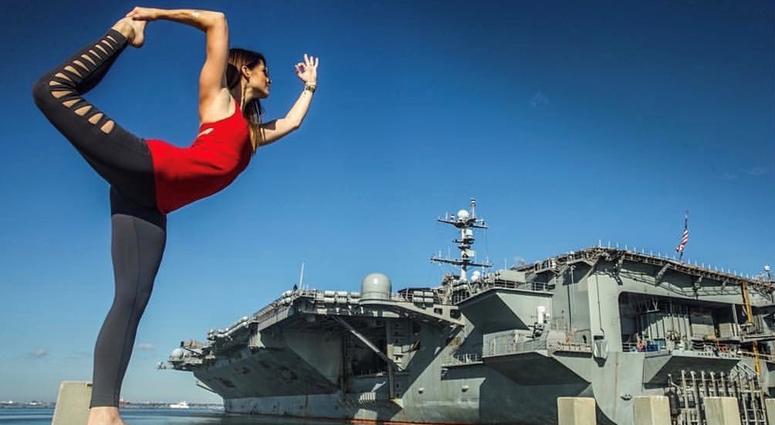 Former Navy pilot shares her story. Lt. Cmdr. Naval Reservist Liz Corwin