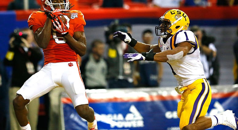 Photo of a Clemson and LSU player going for the ball.