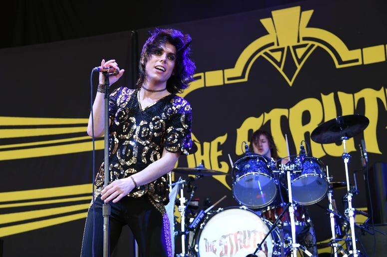 Apr 26, 2018; West Palm Beach, FL, USA; Luke Spiller of The Struts performs at Coral Sky Amphitheater. Mandatory Credit: Ron Elkman/USA TODAY NETWORK Entertainment: The Struts