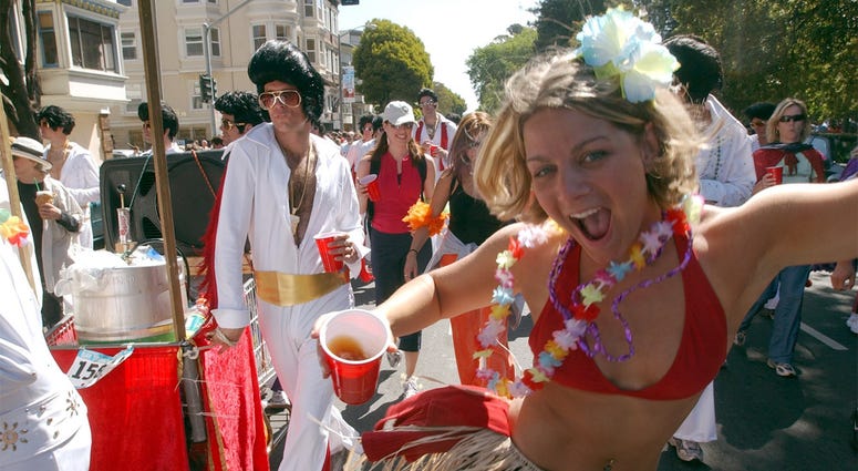 Annual Bay To Breakers SAN FRANCISCO, CA -- A group dressed as Elvis and other runners make their way down Fell Street during the Bay to Breakers race in San Francisco, California, on May 16, 2004. (Photo by cdm) 2004