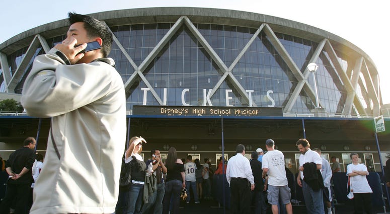 Oracle Arena Ticket Booth OAKLAND, CA - APRIL 27: Fans line up at the ticket booth before the Dallas Mavericks and Golden State Warriors Game Three of the Western Conference Quarterfinals during the 2007 NBA Playoffs on April 27, 2007 at Oracle Arena in Oakland, California. NOTE T