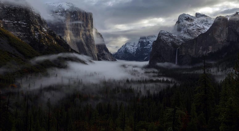 Sunrise in the Yosemite valley in Yosemite National Park. Sunrise in the Yosemite valley in Yosemite National Park.