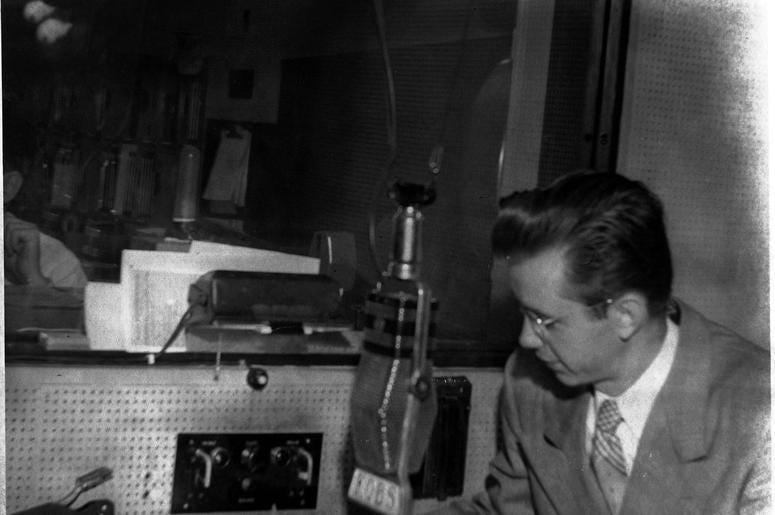 Longtime KCBS Radio announcer Ken Ackerman, seen in undated photo at Palace Hotel studios Longtime KCBS Radio announcer Ken Ackerman