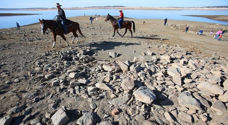 Folsom police Officers Eric Baade, left, and Daren Prociw, right, of the mounted enforcement detail, ride their horses across the exposed lake bed at Folsom Lake, Jan. 21, 2014 in Folsom, Calif. Folsom police Officers Eric Baade, left, and Daren Prociw, right, of the mounted enforcement detail, ride their horses across the exposed lake bed at Folsom Lake, Jan. 21, 2014 in Folsom, Calif.