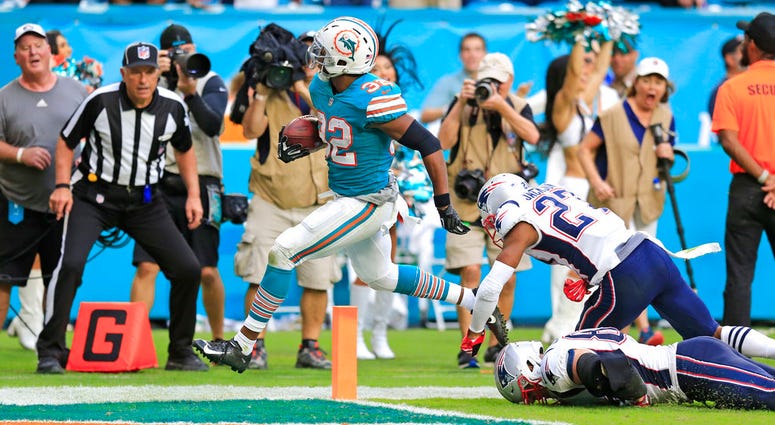 Miami Dolphins running back Kenyan Drake (32) scores to defeat the New England Patriots at Hard Rock Stadium in Miami Gardens on Sunday, Dec. 9, 2018. DO NOT USE