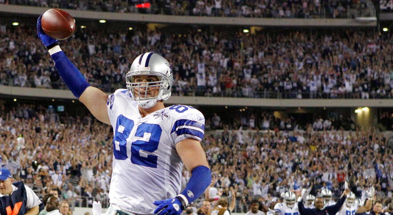 Dallas Cowboys tight end Jason Witten holds the ball up as he scores a 4-yard touchdown against the New York Giants AP DO NOT USE