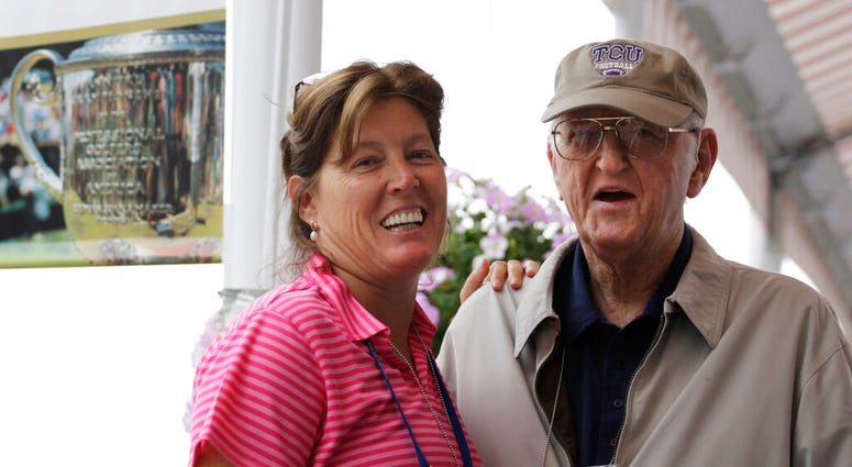 sports writer Dan Jenkins, right, stands next to his daughter, Sally Jenkins sports writer Dan Jenkins, right, stands next to his daughter, Sally Jenkins