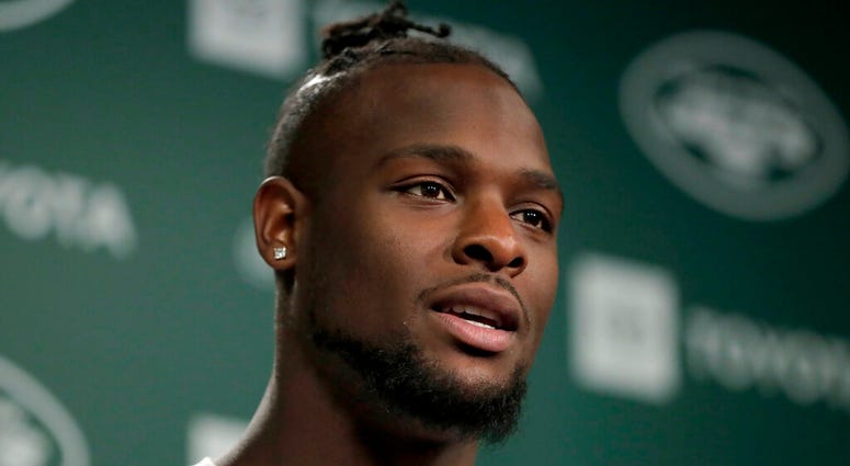 In this Tuesday, June 4, 2019, photo, New York Jets running back Le'Veon Bell speaks to reporters AP DO NOT USE