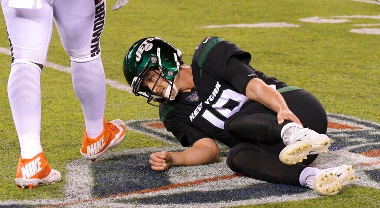 New York Jets quarterback Trevor Siemian (19) grabs his leg after being hurt during the first half of an NFL football game against the Cleveland Browns, Monday, Sept. 16, 2019, in East Rutherford, N.J. AP DO NOT USE