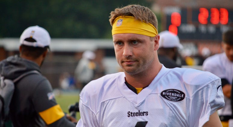 Steelers fourth-string QB Devlin Hodges at training camp in 2019