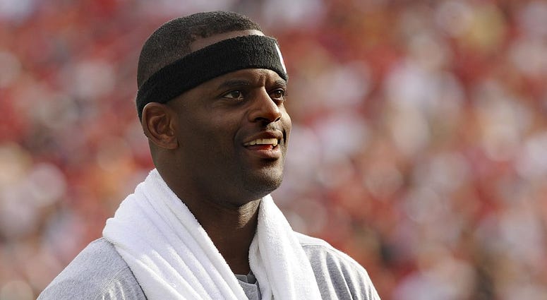 Wide receiver Ike Hilliard #19 of the Tampa Bay Buccaneers watches play against the Carolina Panthers at Raymond James Stadium on December 30, 2007