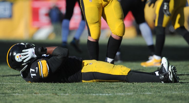 Pittsburgh Steelers right tackle Marcus Gilbert (77) grabs his helmet after being injured during the first quarter against the Jacksonville Jaguars in the AFC Divisional Playoff game Pittsburgh Steelers right tackle Marcus Gilbert (77) grabs his helmet after being injured during the first quarter against the Jacksonville Jaguars in the AFC Divisional Playoff game
