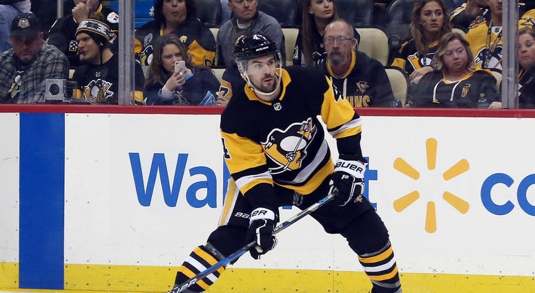 Pittsburgh Penguins defenseman Justin Schultz (4) handles the puck