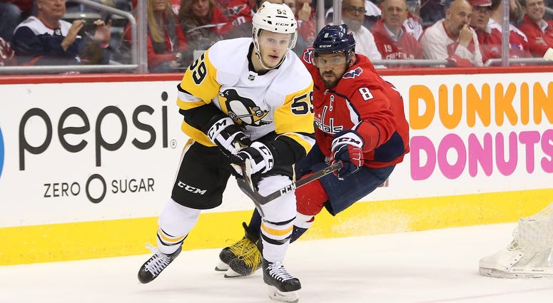 Pittsburgh Penguins center Jake Guentzel Pittsburgh Penguins center Jake Guentzel