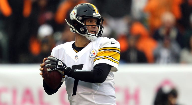 Cincinnati, OH, USA; Pittsburgh Steelers quarterback Ben Roethlisberger against the Cincinnati Bengals at Paul Brown Stadium