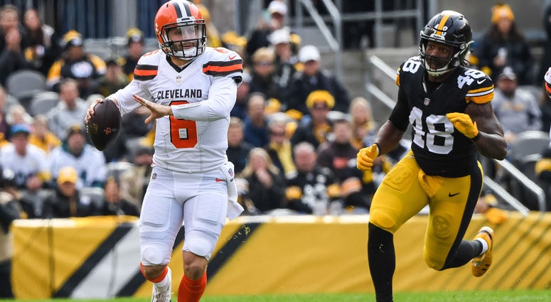 Bud Dupree chases Baker Mayfield Bud Dupree chases Baker Mayfield