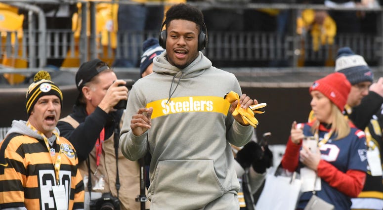 receiver JuJu Smith-Schuster (19) warms-up before playing the New England Patriots at Heinz Field.