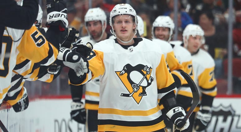 Pittsburgh Penguins center Jake Guentzel Pittsburgh Penguins center Jake Guentzel