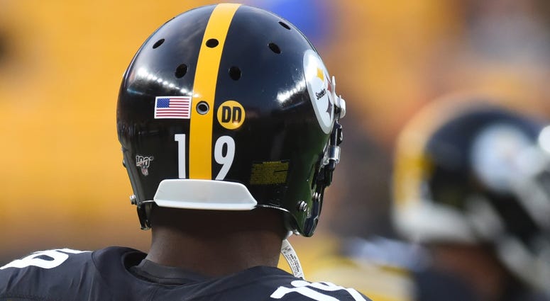 The Pittsburgh Steelers wear a DD decal on their helmets in honor of late coach Darryl Drake at Heinz Field The Pittsburgh Steelers wear a DD decal on their helmets in honor of late coach Darryl Drake at Heinz Field