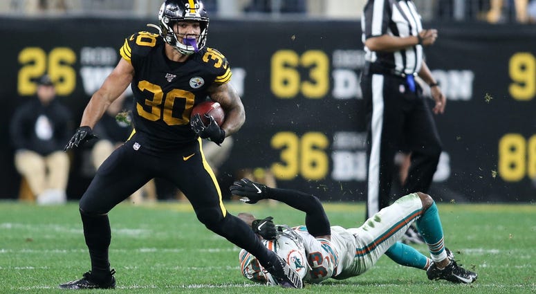 Pittsburgh Steelers Running Back James Conner runs against the Miami Dolphins