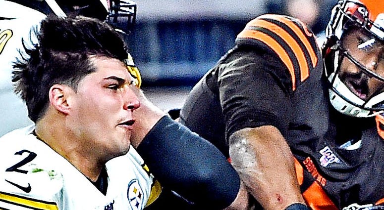 Myles Garrett Hits Mason Rudolph With His Helmet © Ken Blaze-USA TODAY Sports